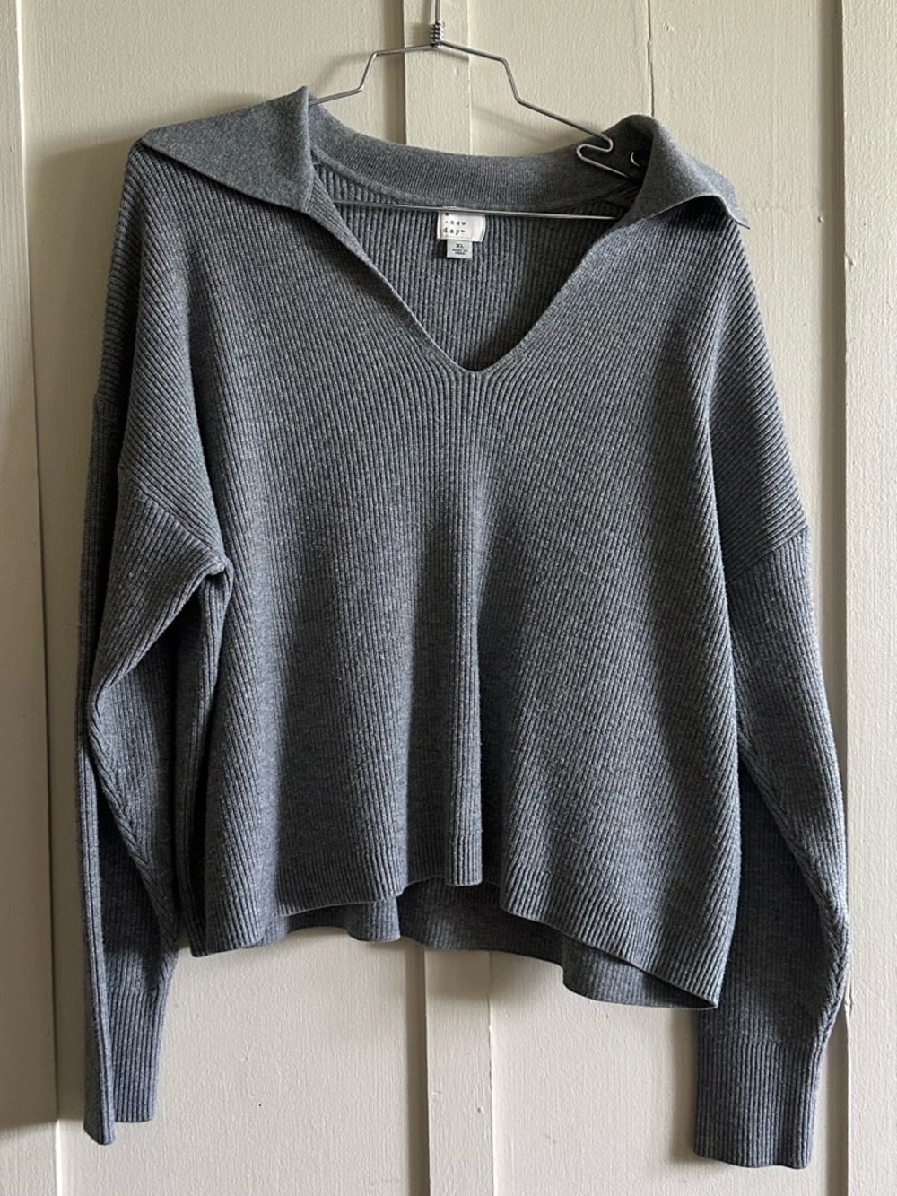 a new day • Gray Ribbed V-Neck Sweater with Collar XL
